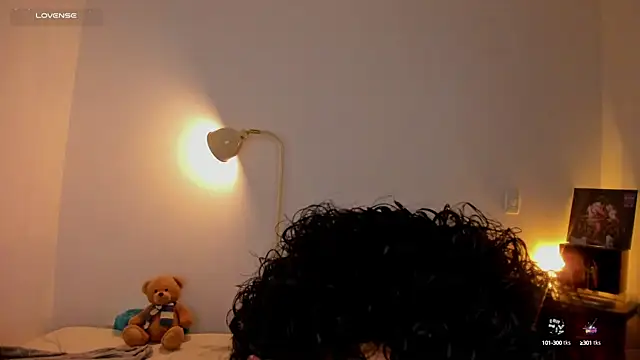 Snapshot of Curlblue chatting on 10/01/25, 04:07 Curlblue online show from 10/01/25, 04:07