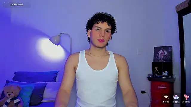 Snapshot of Curlblue chatting on 10/15/25, 05:29 Curlblue online show from 10/15/25, 05:29