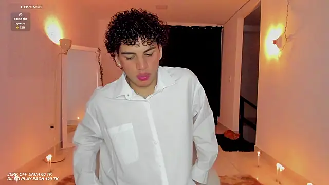 Snapshot of Curlblue chatting on 10/30/25, 03:30 Curlblue online show from 10/30/25, 03:30