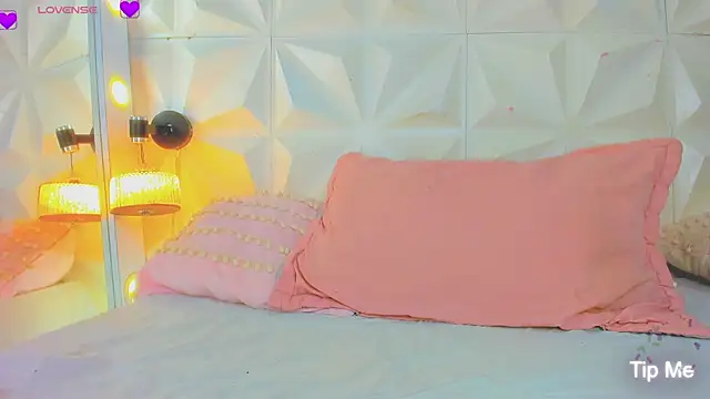 Snapshot of cute_latinaxxx chatting on 12/03/24, 01:43 cute latinaxxx online show from 12/03/24, 01:43