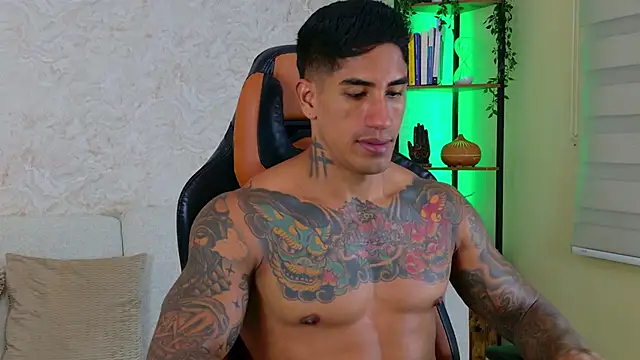 Snapshot of AdanReilly chatting on 03/15/25, 03:51 AdanReilly online show from 03/15/25, 03:51