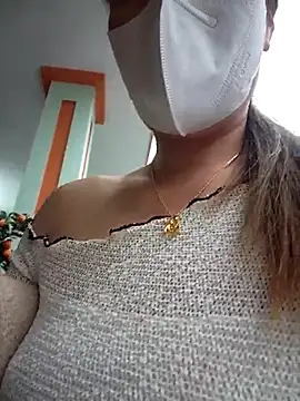 Snapshot of zizi_public chatting on 02/16/25, 02:53 zizi public online show from 02/16/25, 02:53