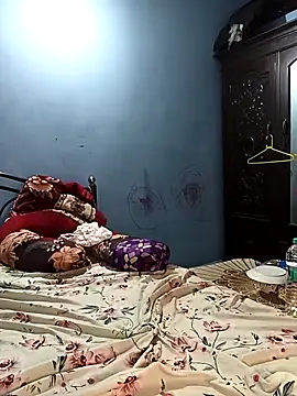 Snapshot of HottyOlly chatting on 11/01/25, 11:01 HottyOlly online show from 11/01/25, 11:01