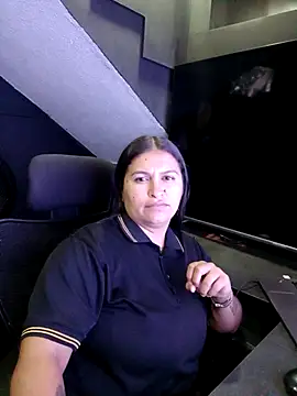 Mia oficial online show from 12/04/25, 04:22