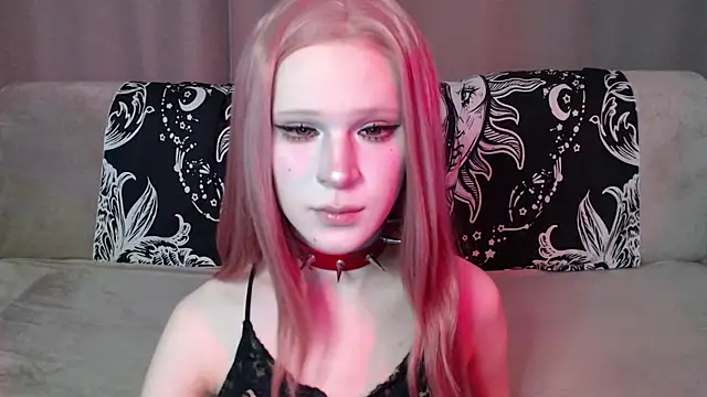 Snapshot of Sexpired_Princess chatting on 07/14/26, 04:13 Sexpired Princess online show from 07/14/26, 04:13