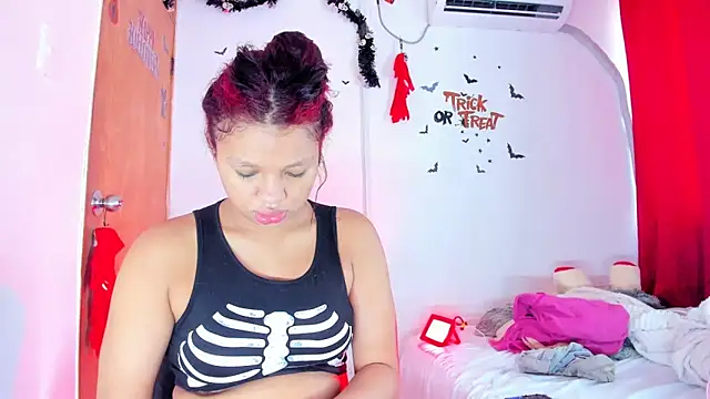 Emily Coper18 online show from 10/10/25, 01:21