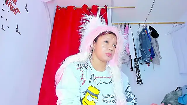 Emily Coper18 online show from 11/03/25, 06:36