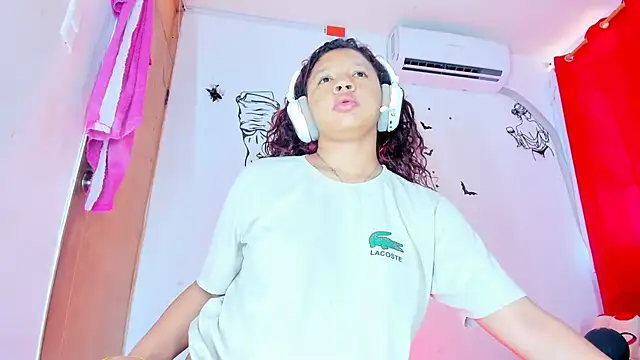 Emily Coper18 online show from 01/15/26, 02:21