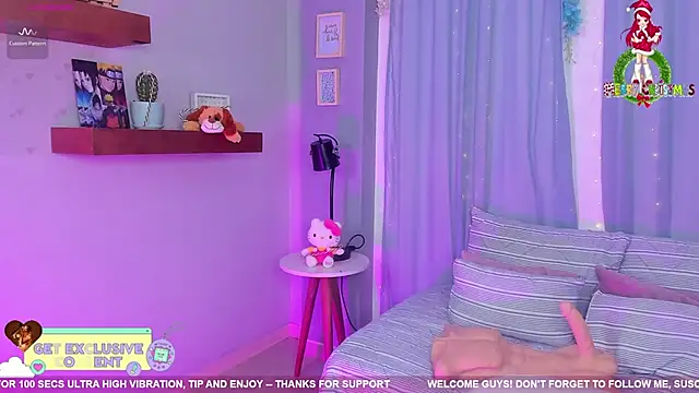 Snapshot of Tiny__Emmy chatting on 12/31/24, 01:30 Tiny Emmy online show from 12/31/24, 01:30