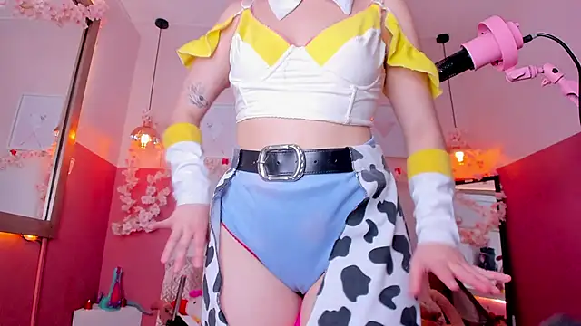 Snapshot of Tiny__Emmy chatting on 10/19/25, 09:26 Tiny Emmy online show from 10/19/25, 09:26