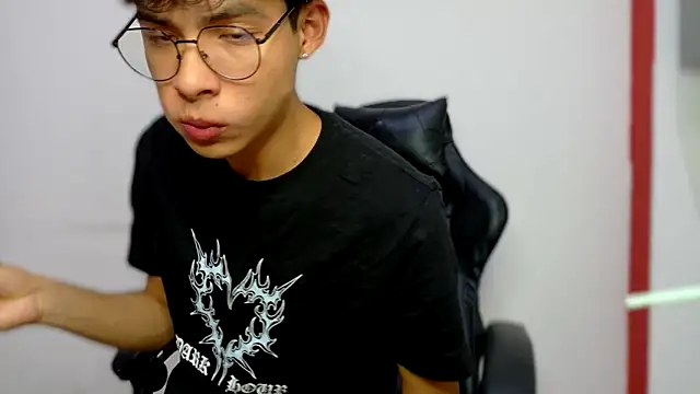 Snapshot of Jacotnk chatting on 03/22/25, 05:17 Jacotnk online show from 03/22/25, 05:17