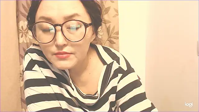 Snapshot of hrnyteacher chatting on 12/10/24, 09:00 hrnyteacher online show from 12/10/24, 09:00