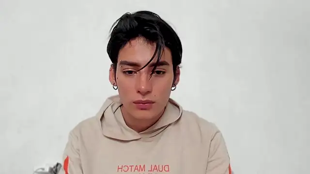 Snapshot of sebas_rose chatting on 12/05/24, 02:33 sebas rose online show from 12/05/24, 02:33