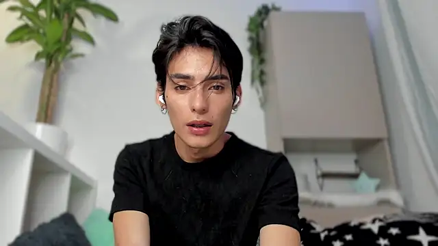 Snapshot of sebas_rose chatting on 01/08/25, 06:20 sebas rose online show from 01/08/25, 06:20