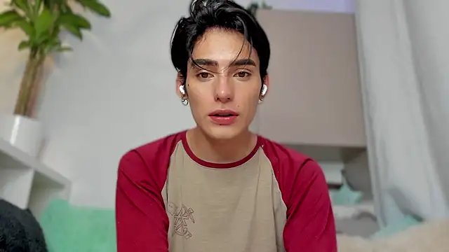 Snapshot of sebas_rose chatting on 01/10/25, 02:25 sebas rose online show from 01/10/25, 02:25