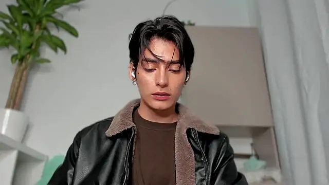 Snapshot of sebas_rose chatting on 01/27/25, 06:19 sebas rose online show from 01/27/25, 06:19