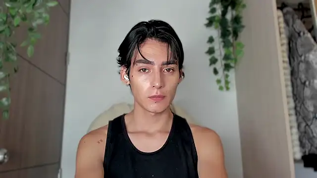 Snapshot of sebas_rose chatting on 03/02/25, 09:54 sebas rose online show from 03/02/25, 09:54