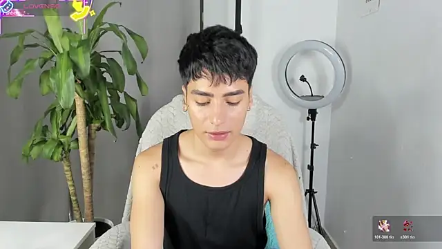 Snapshot of sebas_rose chatting on 12/05/25, 01:20 sebas rose online show from 12/05/25, 01:20