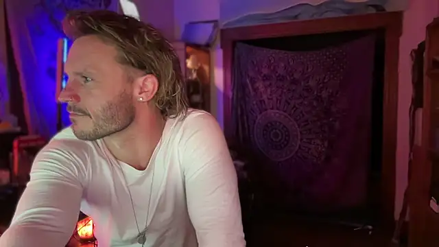 Snapshot of CowboyZuhly chatting on 01/09/26, 05:54 CowboyZuhly online show from 01/09/26, 05:54