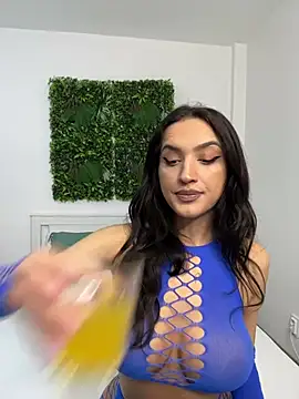Snapshot of AylinRoss chatting on 01/15/25, 07:05 AylinRoss online show from 01/15/25, 07:05