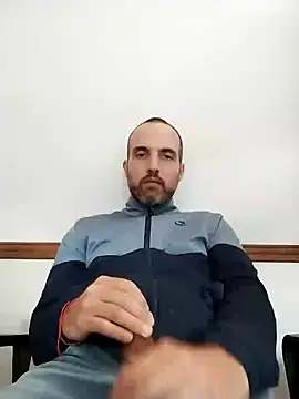 leon3875 online show from 12/18/24, 03:33