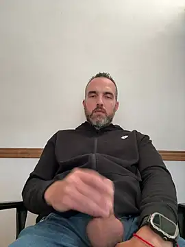 leon3875 online show from 04/01/26, 03:42