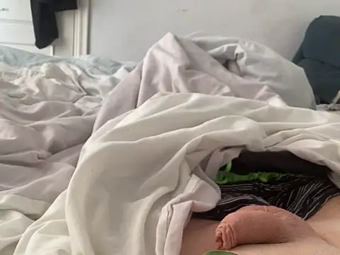 Snapshot of Bossinmidd12 chatting on 12/14/24, 12:01 Bossinmidd12 online show from 12/14/24, 12:01