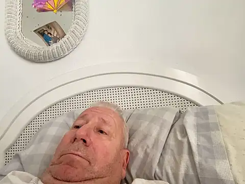 Snapshot of Bossinmidd12 chatting on 02/01/25, 10:15 Bossinmidd12 online show from 02/01/25, 10:15