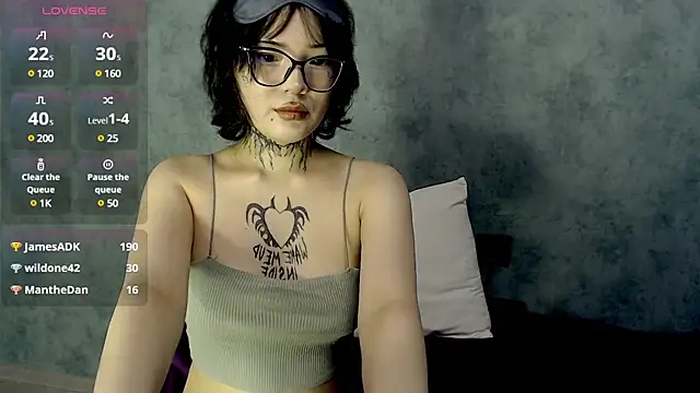 Snapshot of LizzieLight chatting on 12/02/24, 04:42 LizzieLight online show from 12/02/24, 04:42