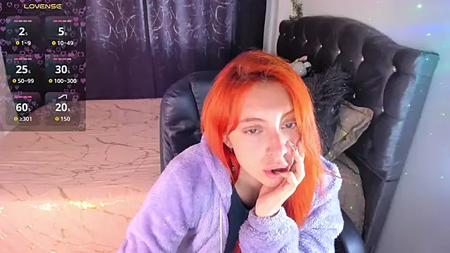 Snapshot of Violetaarey chatting on 04/20/26, 09:49 Violetaarey online show from 04/20/26, 09:49
