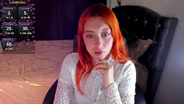 Snapshot of Violetaarey chatting on 04/23/26, 02:02 Violetaarey online show from 04/23/26, 02:02