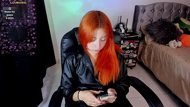 Snapshot of Violetaarey chatting on 04/30/26, 08:57 Violetaarey online show from 04/30/26, 08:57