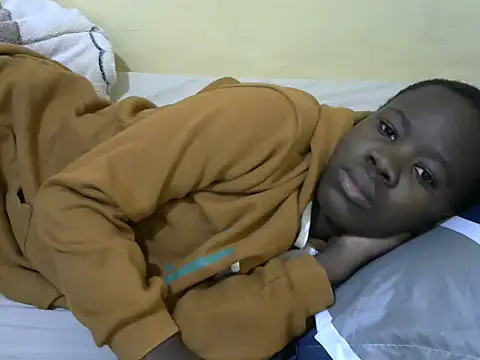 Snapshot of hey_its_andreana chatting on 12/23/24, 03:18 hey its andreana online show from 12/23/24, 03:18