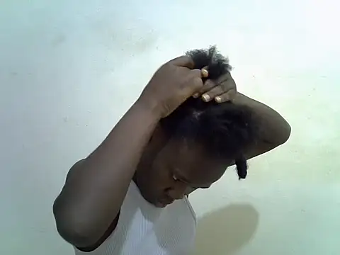 Snapshot of hey_its_andreana chatting on 10/21/25, 07:47 hey its andreana online show from 10/21/25, 07:47