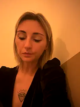 sexy blondie92 online show from 10/25/25, 08:14