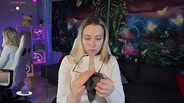 TiffanyBatson online show from 01/21/25, 05:27