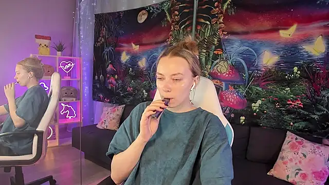 TiffanyBatson online show from 02/06/25, 03:59