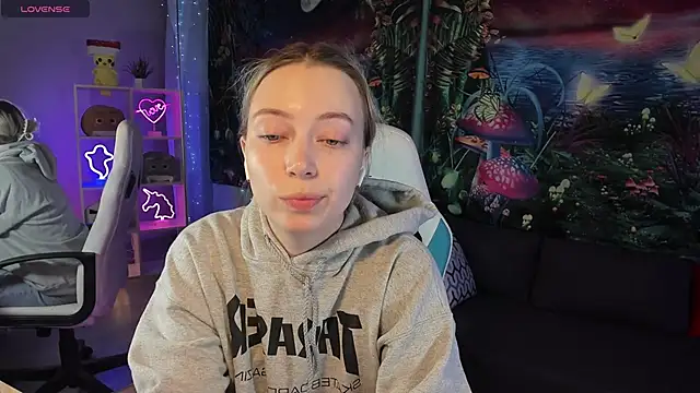 TiffanyBatson online show from 02/20/25, 07:01