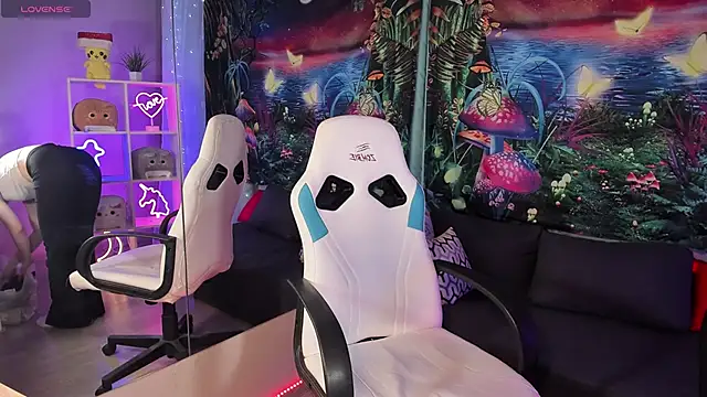 TiffanyBatson online show from 02/23/25, 03:13