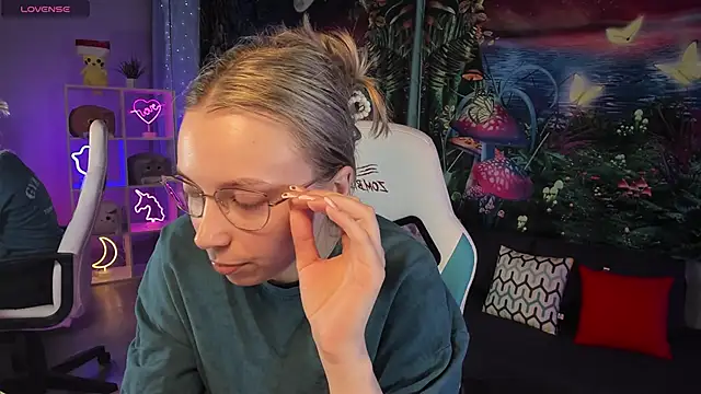 TiffanyBatson online show from 03/05/25, 06:33