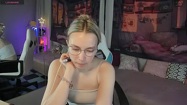 TiffanyBatson online show from 03/14/25, 08:21