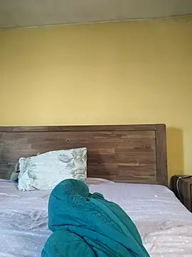 AntoniaHottie online show from 04/15/26, 07:26