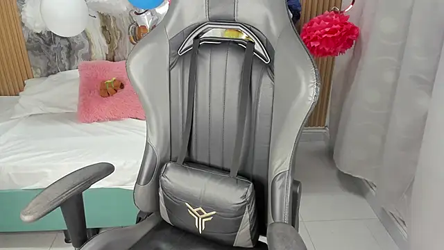 Lili 16 online show from 10/04/25, 10:57