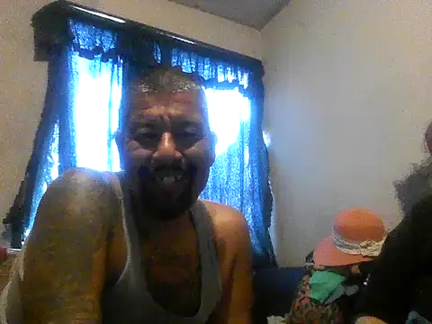 Snapshot of ElMasChingonMX chatting on 10/13/25, 05:24 ElMasChingonMX online show from 10/13/25, 05:24