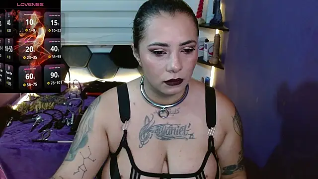Snapshot of Alexa_Slavehot777 chatting on 10/15/25, 12:44 Alexa Slavehot777 online show from 10/15/25, 12:44