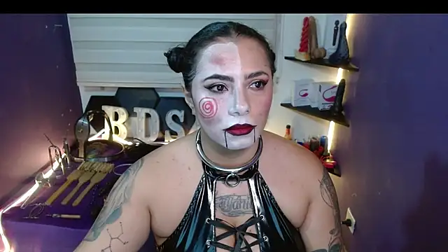 Snapshot of Alexa_Slavehot777 chatting on 10/29/25, 01:41 Alexa Slavehot777 online show from 10/29/25, 01:41