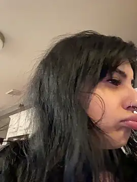 ThickerThanYoBitch online show from 12/17/25, 03:18