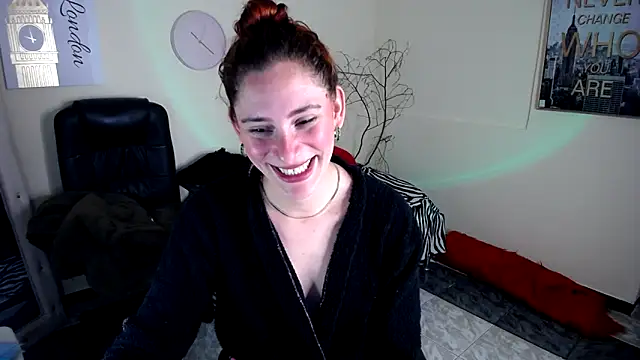 Snapshot of IsaBaileys_ chatting on 03/18/25, 11:42 IsaBaileys  online show from 03/18/25, 11:42