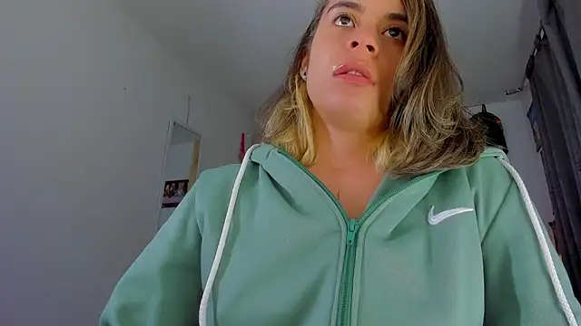 saralolo420 online show from 12/24/24, 03:49