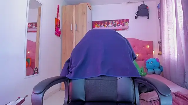 saralolo420 online show from 12/27/24, 07:03